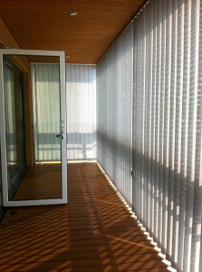 Parvekkeen-Osio-screen-pystylamelliverhot